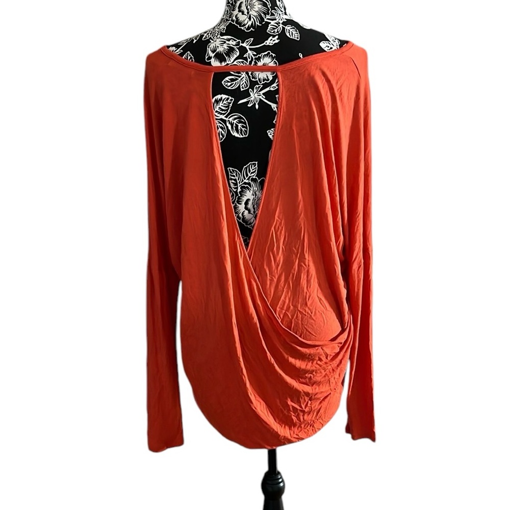 Trouve size large orange long sleeve tee with open back oversized - Picture 2 of 10